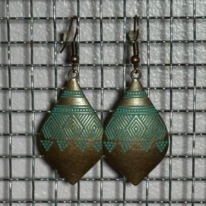 3/$25 NEW BOUTIQUE Antique Bronze Turquoise Color Accent Teardrop Drop Earrings
